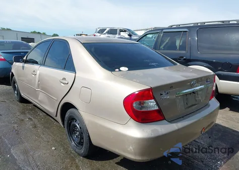 2002 Toyota Camry Le z USA, uszkodzony, nr VIN 4T1BE32K92U092811